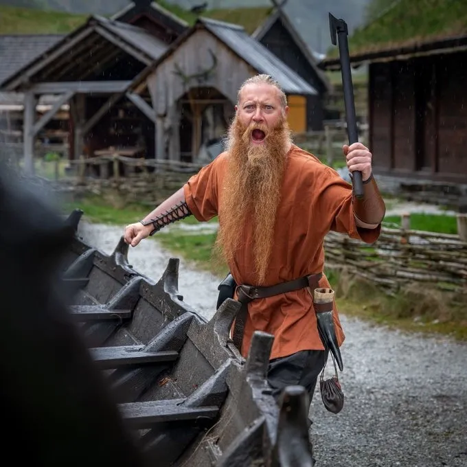 Leonardo Carbone Tunic Uhtred, Red - Image 4